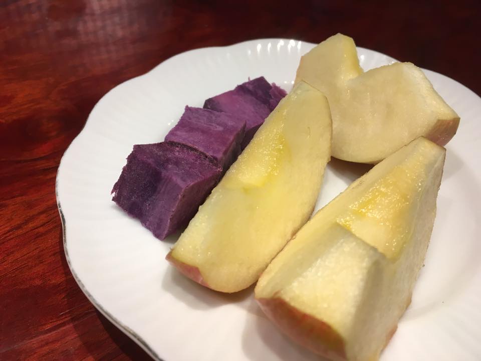 娘ごはん 紫イモの焼き芋、リンゴを完食